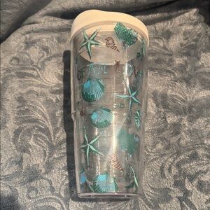 Tervis tumbler 24 oz “ocean love” shells and starfish with lid